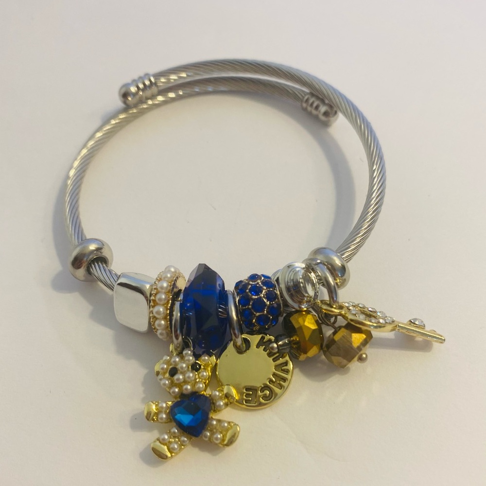 Bracelet charm